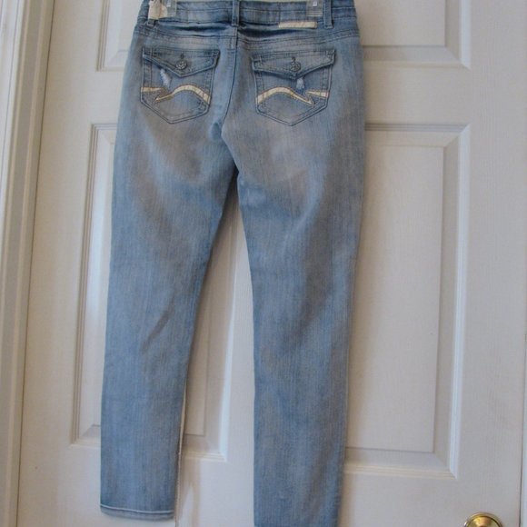 Vanilla Star Jeans Size 9 NWT $39.50 Distressed Ripped Light Wash Belt Included - Picture 4 of 6